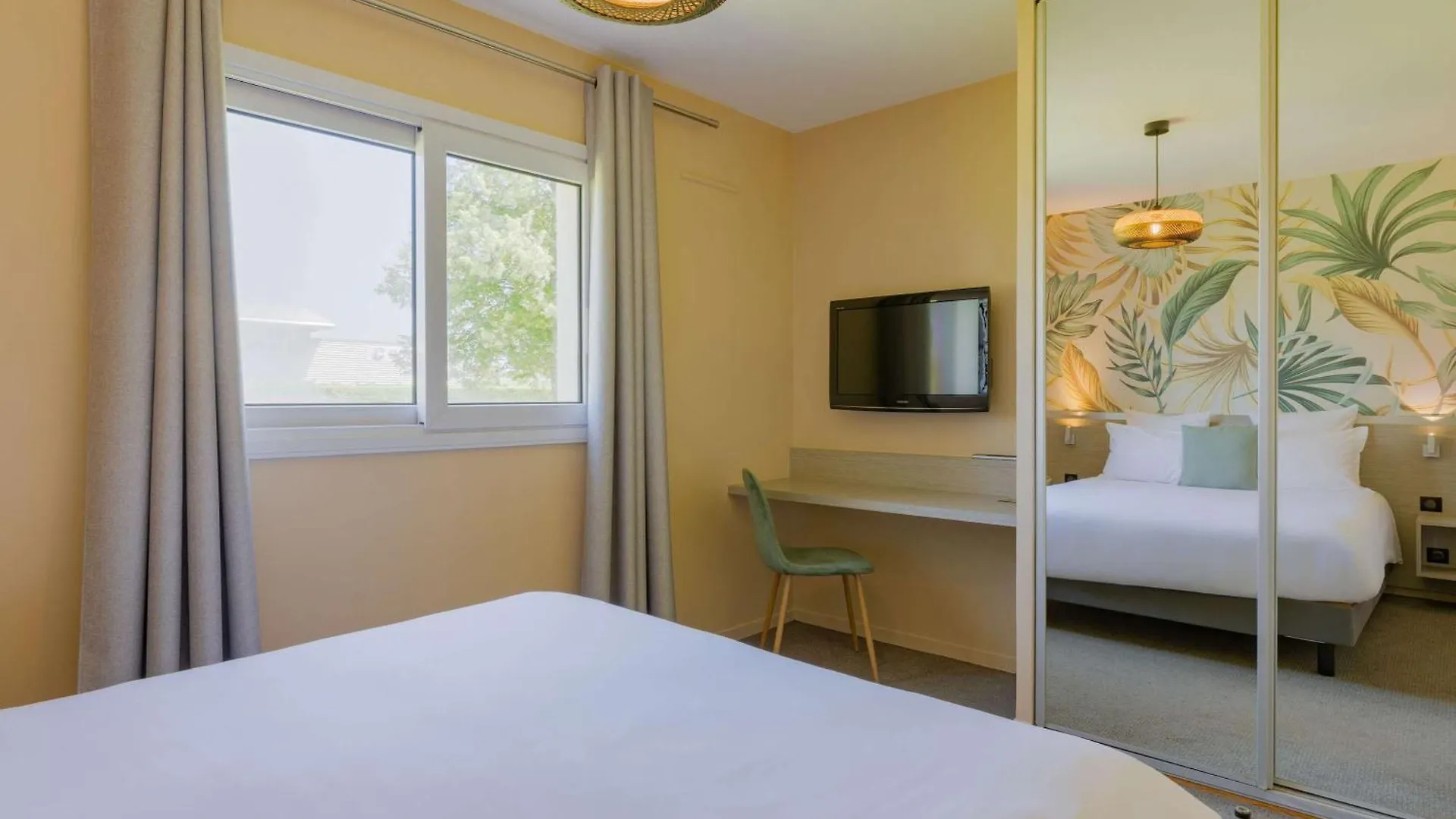 Mercure Lyon Est Villefontaine Hotel