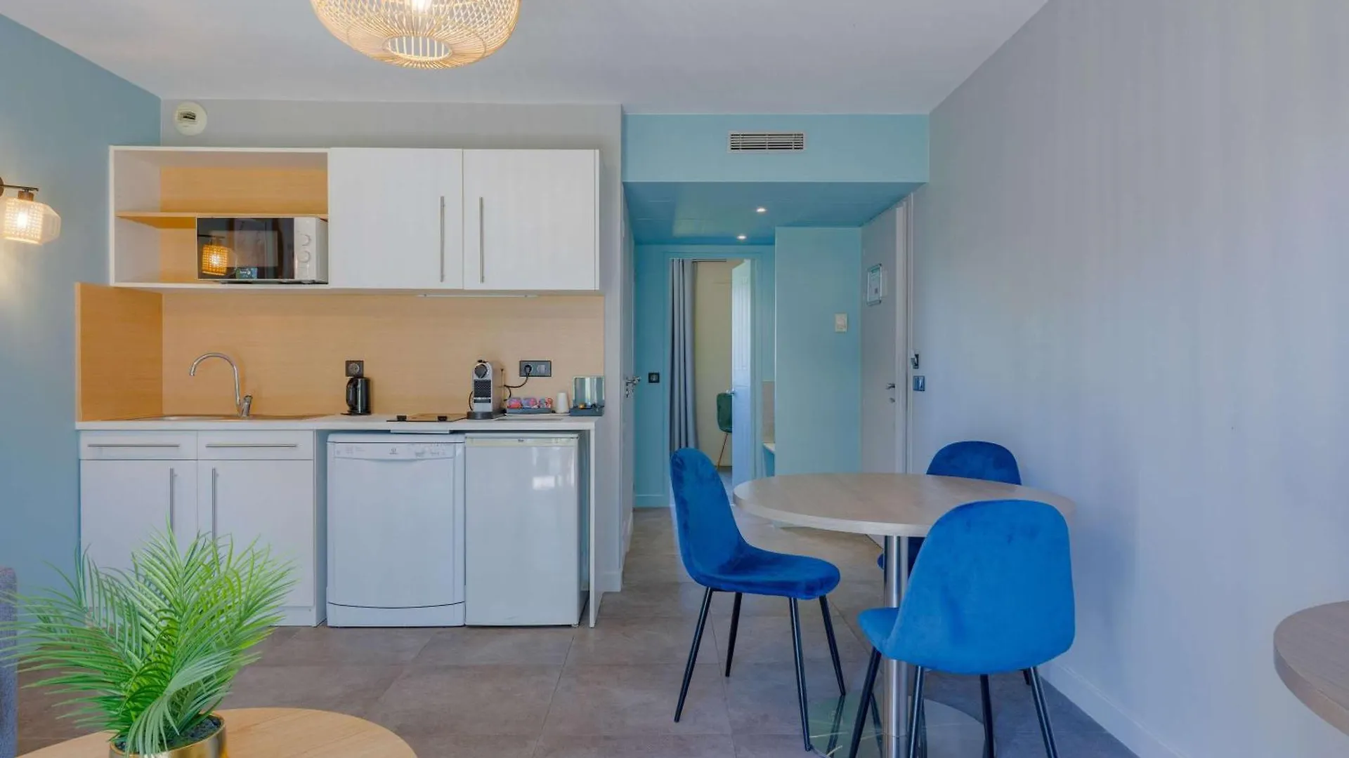 Mercure Lyon Est Villefontaine 4*,  France