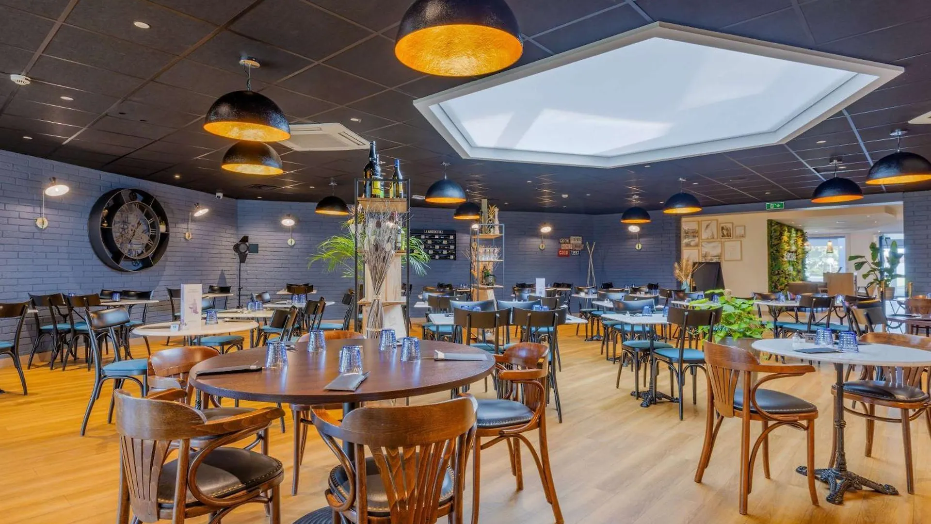 Mercure Lyon Est Villefontaine 4*,